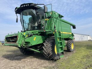 ceifeira-debulhadora John Deere W650